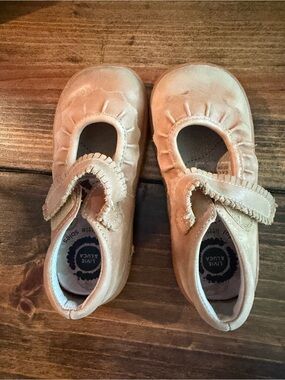 Girls Livie and Luca Tan Mary Jane Shoes with Velcro Strap, size 10, GUC